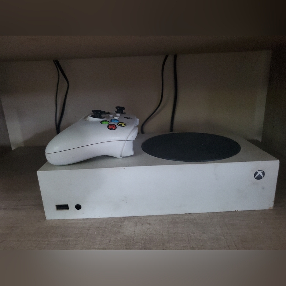 Xbox Series S with 1 remote.